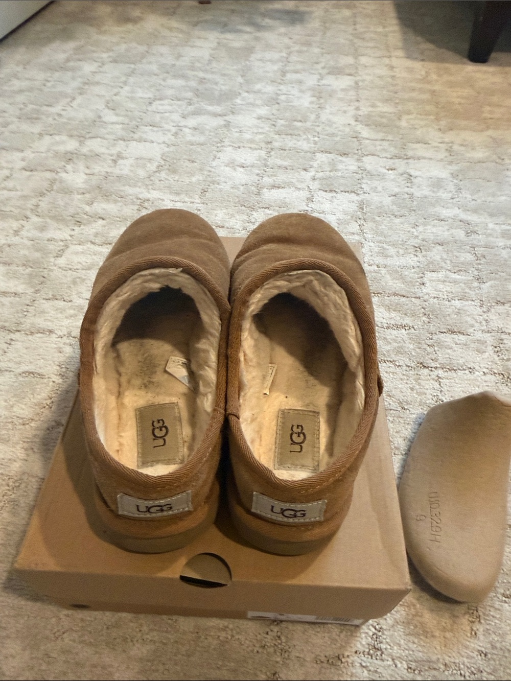 UGG - Picture 4 of 4